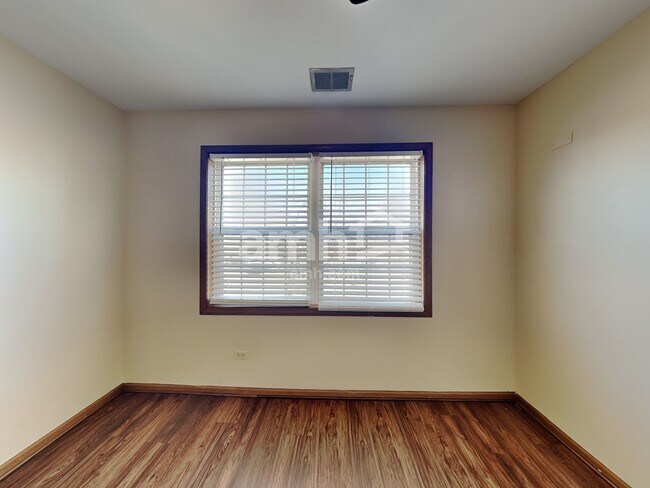 Building Photo - 4506 W Riverside Dr