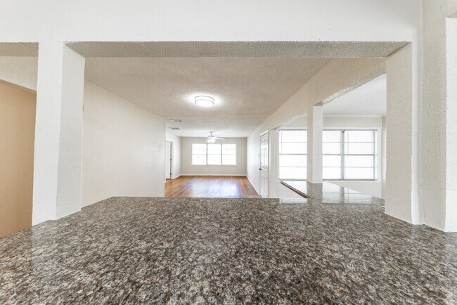 Building Photo - 4710 Glenmont St