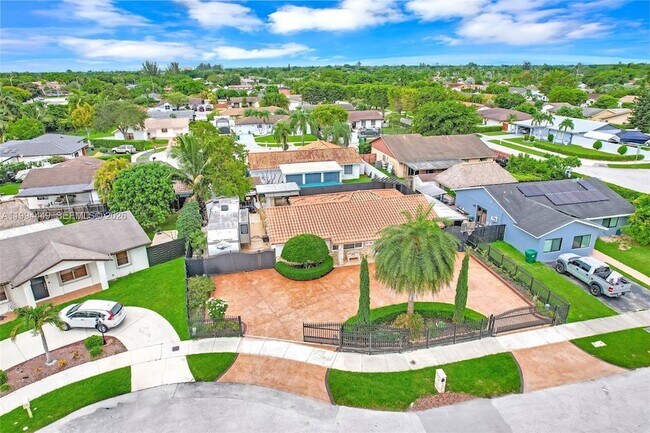 Building Photo - 4225 SW 133rd Ct