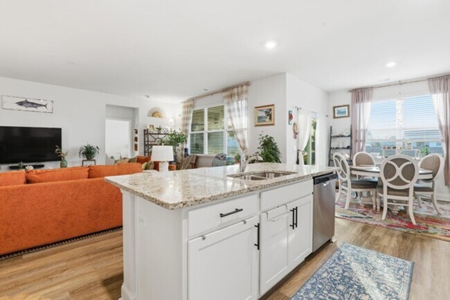 Building Photo - 564 Foxtail Dr