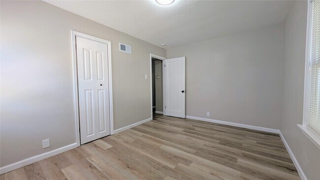 Building Photo - 9716 Lilly Jean Dr
