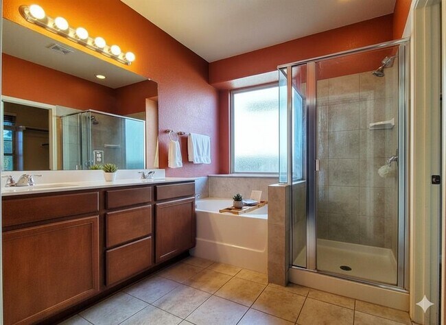 Building Photo - 405 S Brook Dr