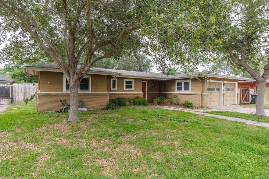 Building Photo - 625 Catalina Pl