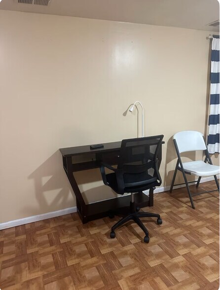 Building Photo - 1633 City View Dr