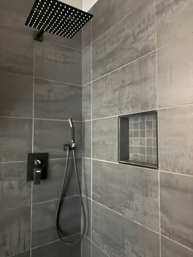 Building Photo - Rare Baylor Bubble Rental | Walk to Campus | 4 Bed / 3 Bath