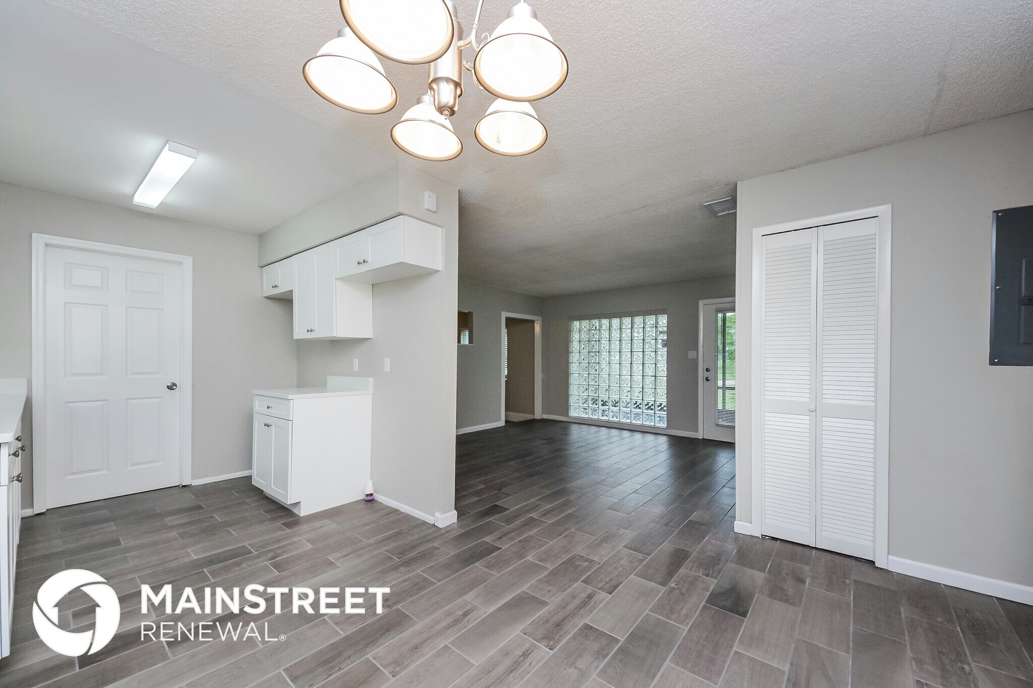 Building Photo - 1008 Armada Ct