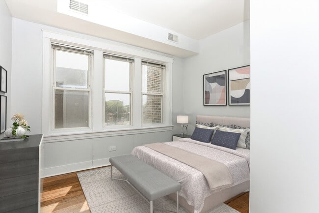 Building Photo - 2647 W Potomac Ave