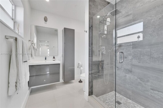 Building Photo - 1089 NE 110th St