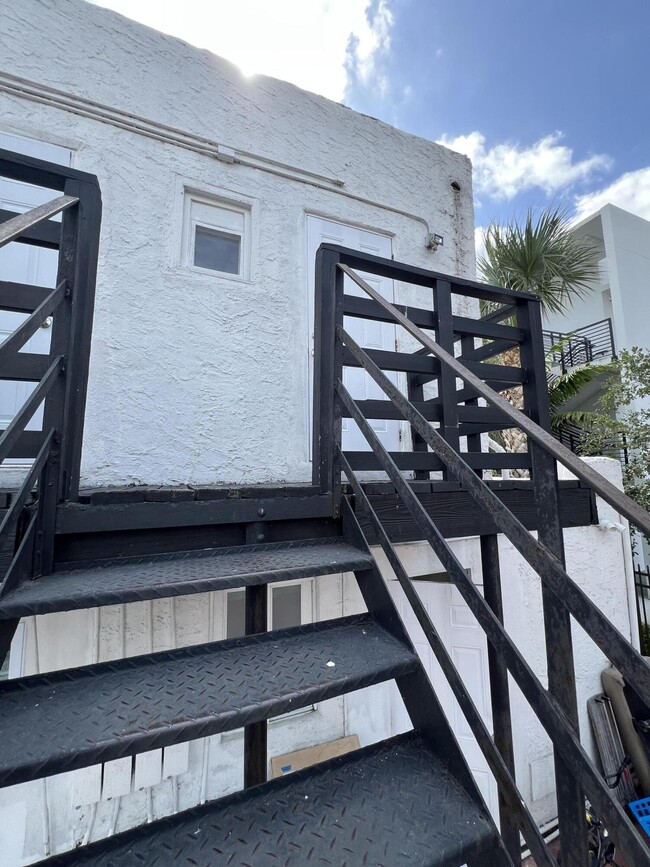 Building Photo - 1709 Mercer Ave