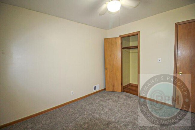 Building Photo - Raised Ranch | 3 Bedroom 2 Bathroom Home | Benson