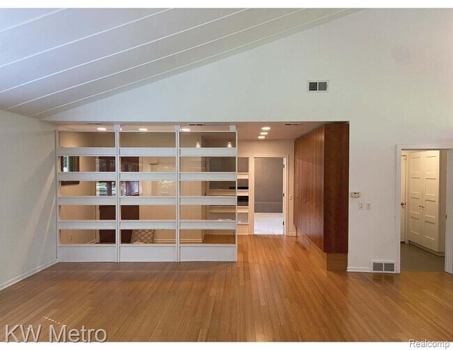 Building Photo - 561 Yorkton Ln