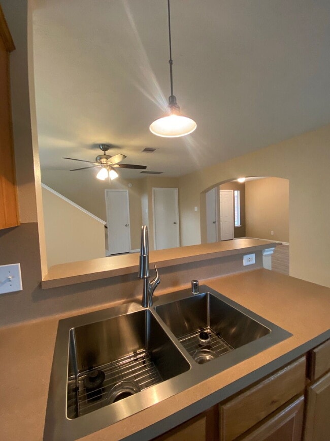 Building Photo - Spacious 4Bed, 2.5 Bath plus Bonus Room, 2-story home in the desirable Remington Grove community!