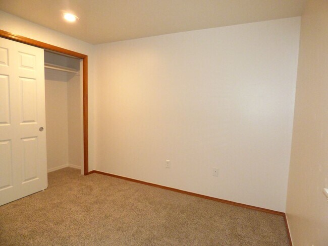 Building Photo - Rent Special: 1/2 Off August's Rent!! 3 bed 2 bath House in South Salem!