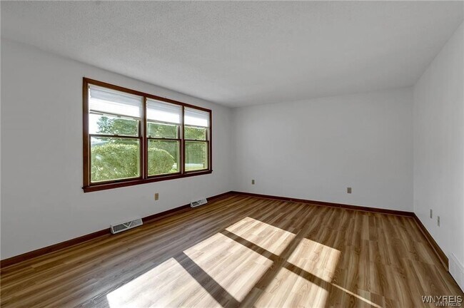 Building Photo - 276 Tennyson Terrace