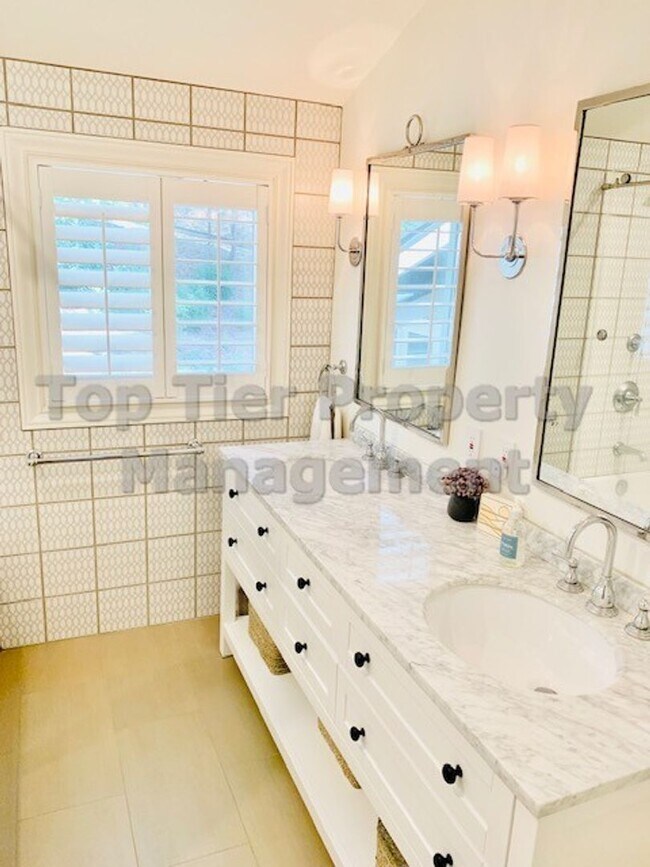 Building Photo - Stunning 4 Bed/3 Bath (plus Office), 3,230 Sqft single-family house at end of cul-de-sac and on l...