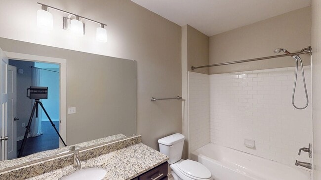 Building Photo - Cozy Studio Apartment in Vibrant Wedgewood...