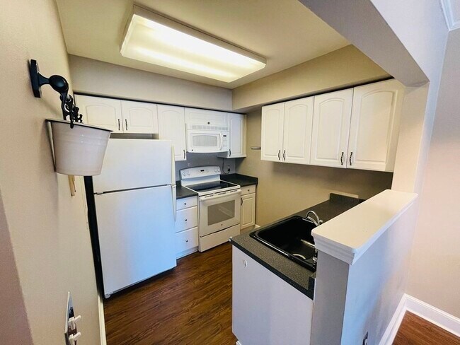 Building Photo - 59 Brainerd Rd