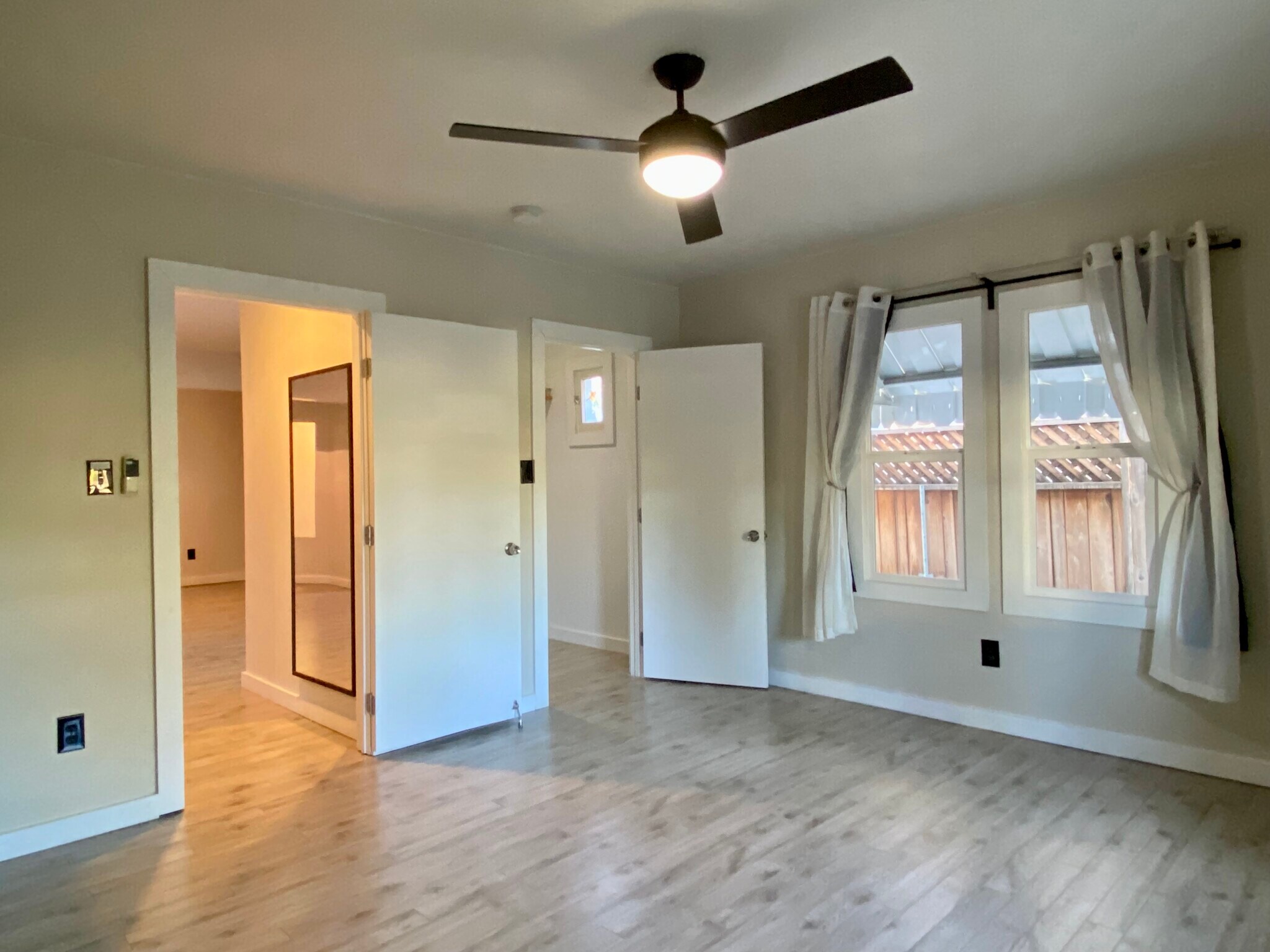 Building Photo - 1043 Sanborn Ave