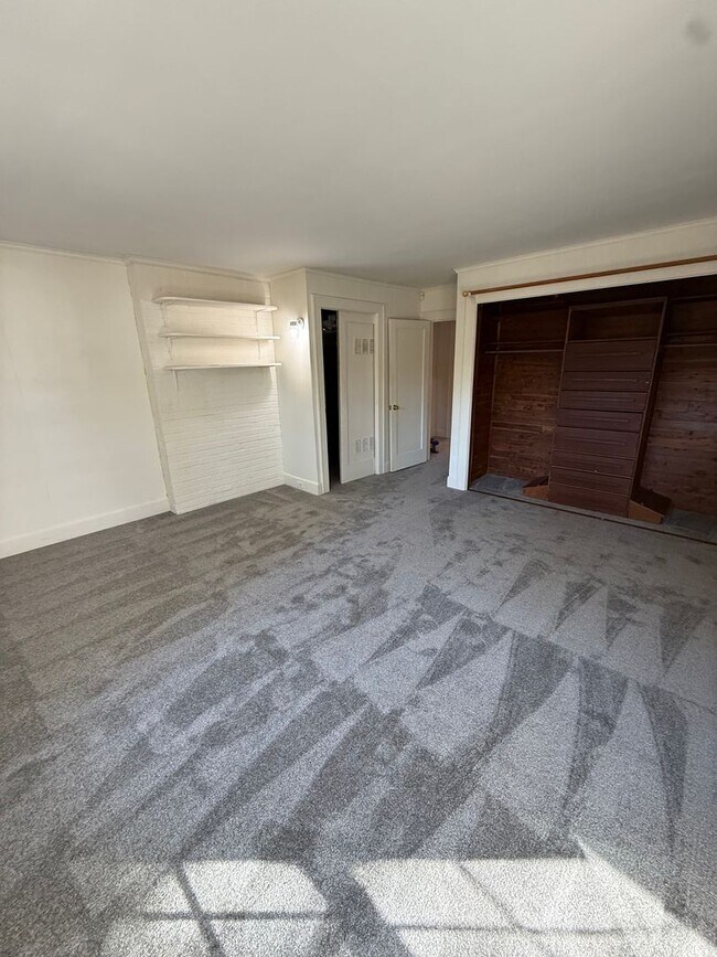 Building Photo - 0011