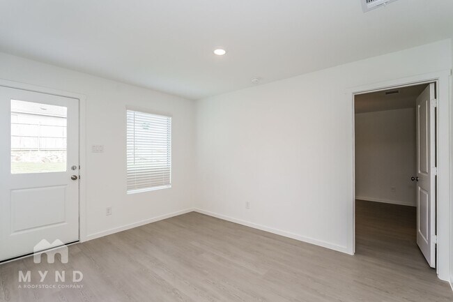 Building Photo - 2732 River Knl Ln