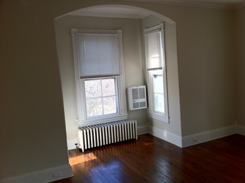 Bedroom - 701 Locust St