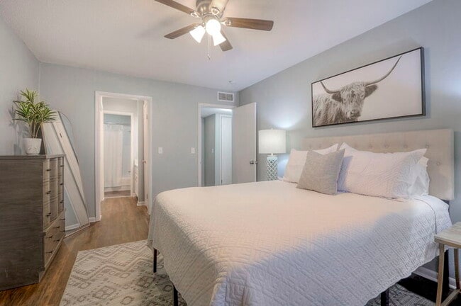 Building Photo - 8327 Lowell Ave