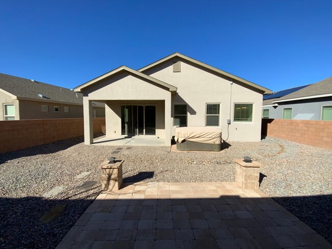 Building Photo - 3 Bedroom Single Story Home Available in R...