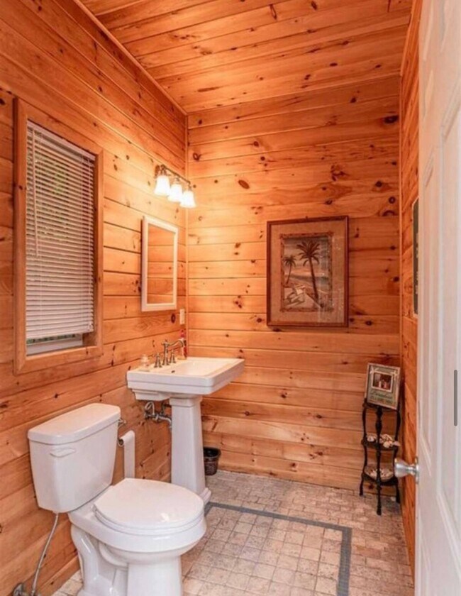 Building Photo - 45 Whitetail Rd