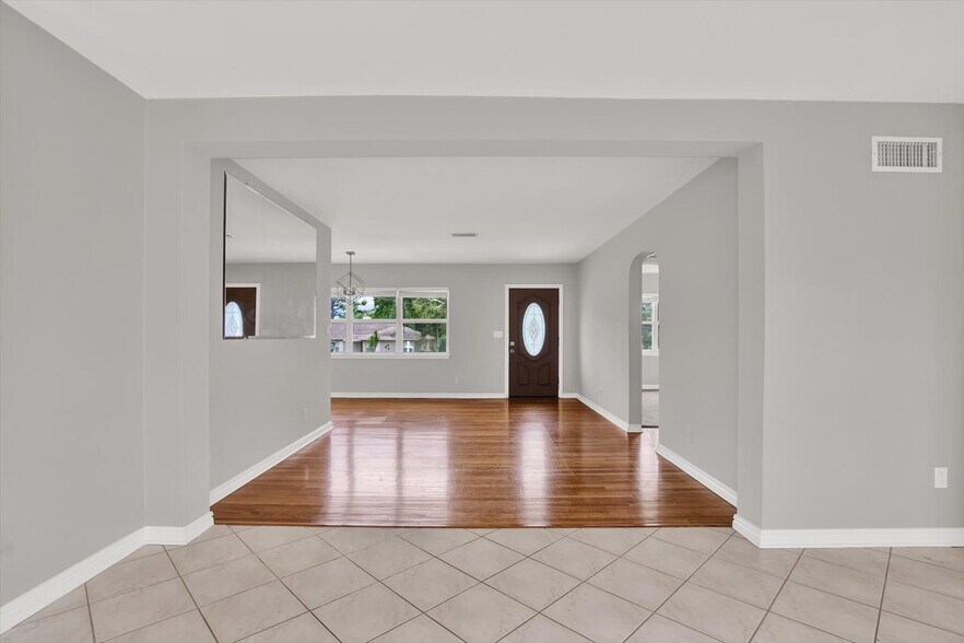 Building Photo - 10711 Seminole Dr N
