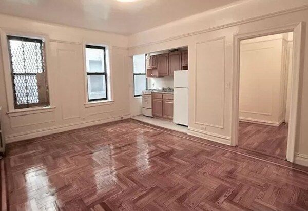 Primary Photo - 114 W 238th St
