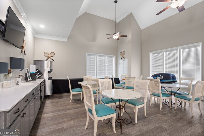 Building Photo - 2045 Kent Ct