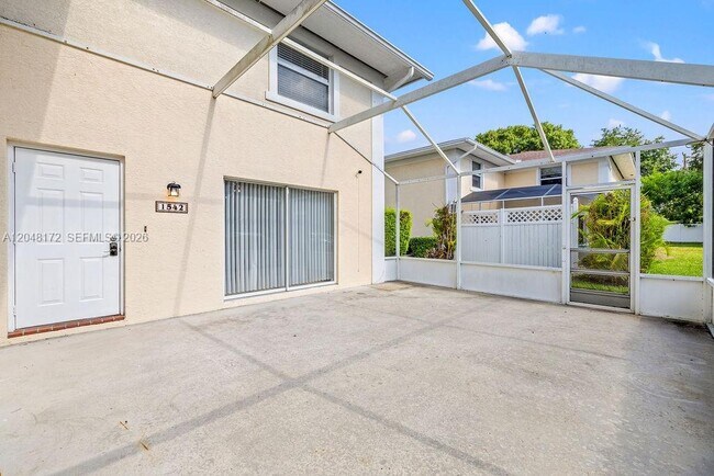 Building Photo - 1542 N Lawnwood Cir
