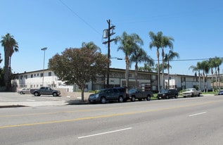 Building Photo - 15444-15454 Chatsworth St.