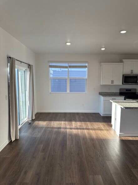 Building Photo - 109 62nd Ave