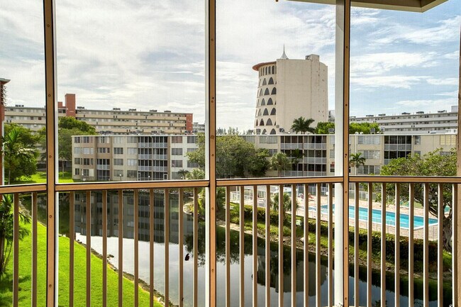 Building Photo - 1690 NE 191st St