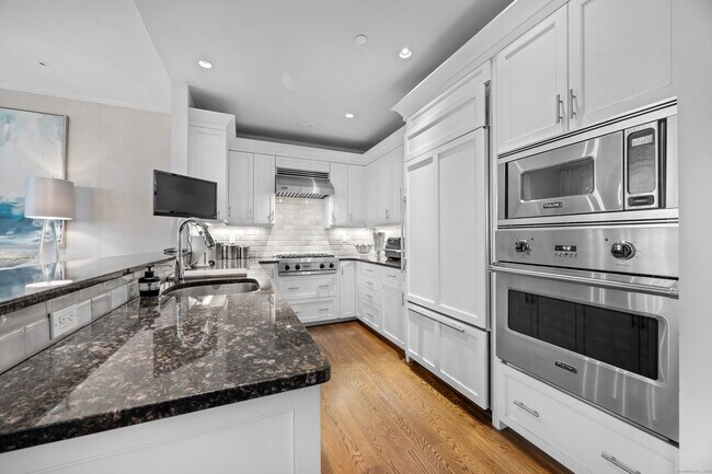 Building Photo - 100 Parrott Drive