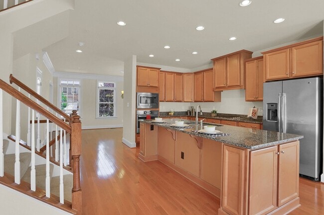 Building Photo - Luxury Living in Meadowvale – 4BR/3.5BA Duplex with Over 2,800 Sq Ft