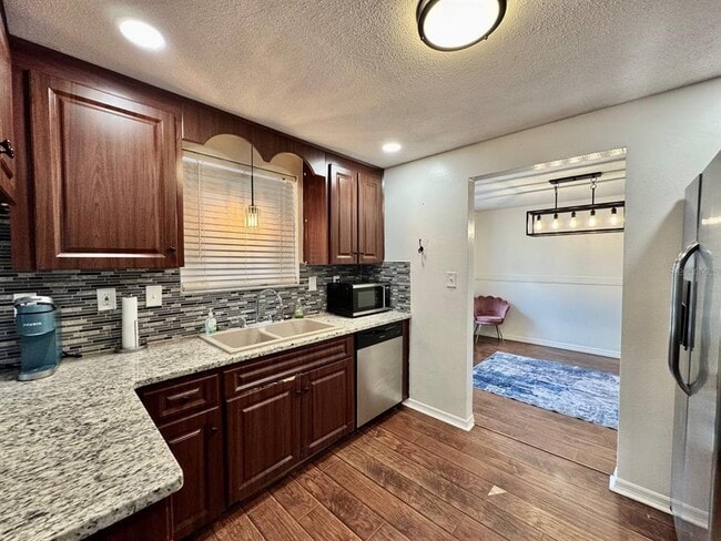 Building Photo - 7514 Spirea Dr