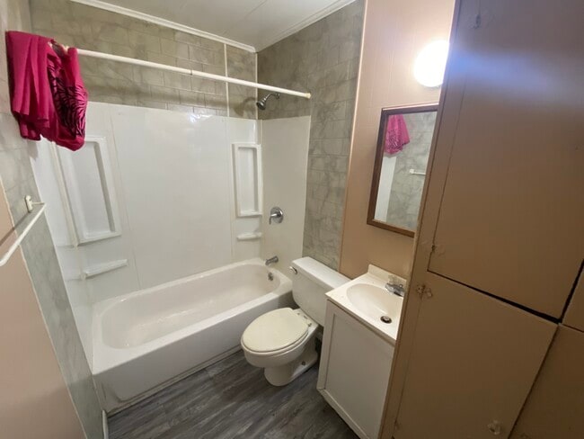 Building Photo - 225 Grace St