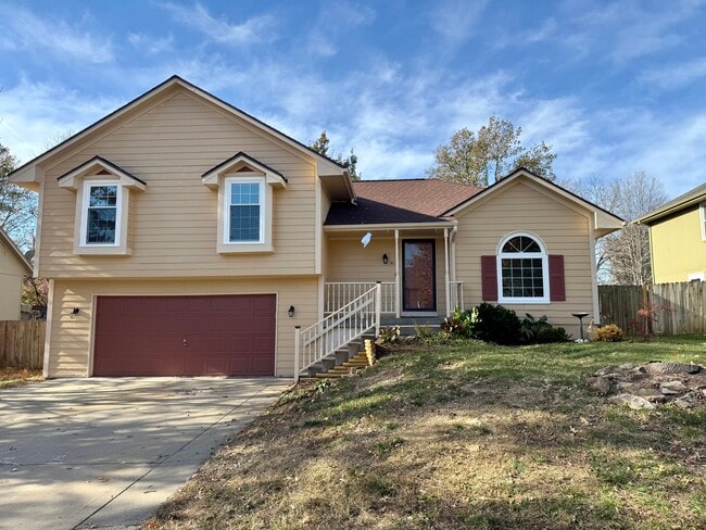 Building Photo - 1412 SW Highland Dr