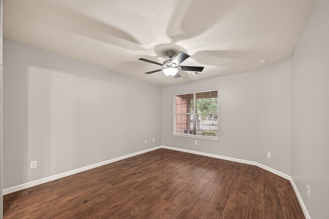 Building Photo - 10902 Clear Villa Ln