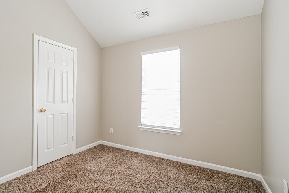 Building Photo - 933 Grass Hollow Ct