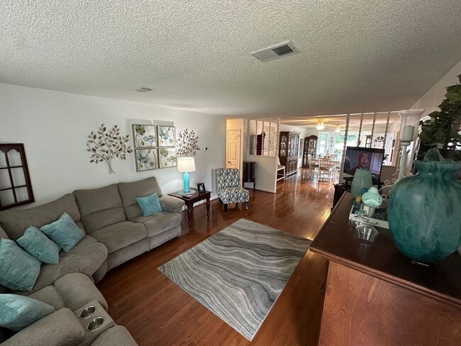 Building Photo - FULLY FURNISHED, SINGLE-FAMILY HOME IN NOR...
