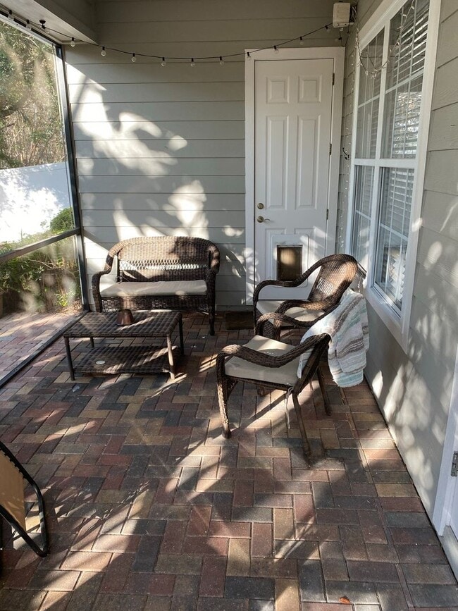 Building Photo - Secluded 4 Bed 3.5 Bath Near MacDill