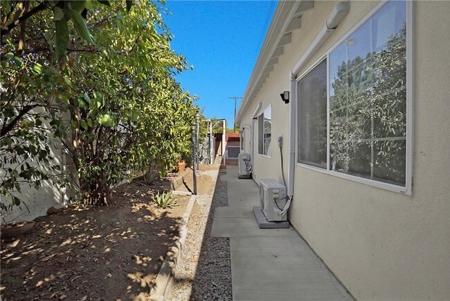 Building Photo - 23393 Schoolcraft St