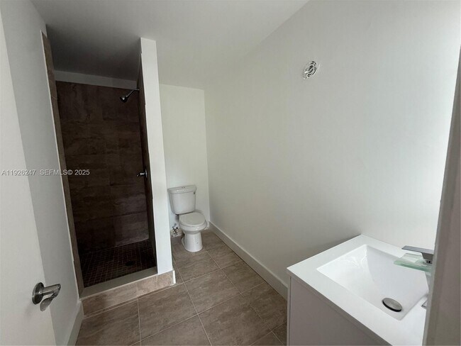 Building Photo - 15749 Woodgate Ct