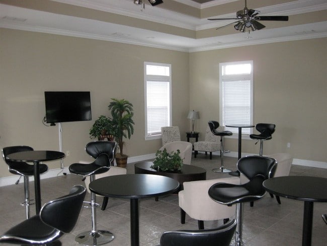 Building Photo - 4434 Gearhart Rd