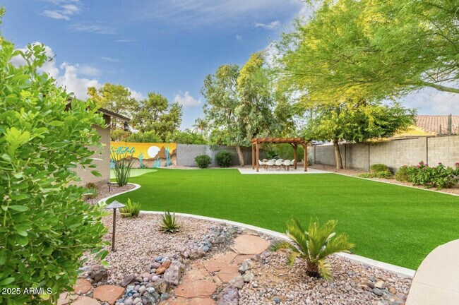 Building Photo - 15849 N 49th Pl