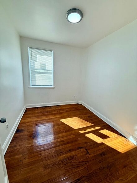 Building Photo - 802 Wicklow Rd