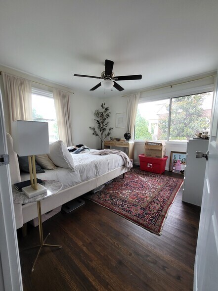 Master Bedroom - 1512A Sweetbriar Ave